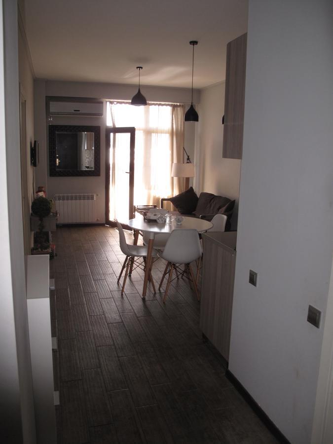 Great View Apartment Near Piazza Batoemi Buitenkant foto